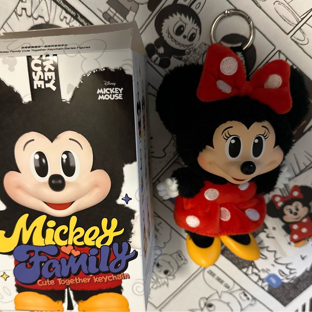 Mickey Family Cute Together
Keychain Series Figures
